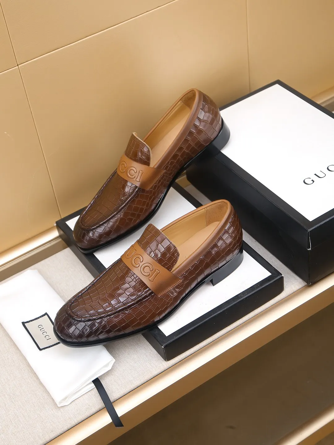 Men's men's shoes 💰460 🆘【GUCCI】Gucci ·🐂里· Hot-selling beanie shoes, top brand luxury, top quality, latest fashion beanie shoes.. The upper is made of original high mercerized smooth cow suede. (Full top layer water-dyed 🐂 leather and lining). The original stylish and stylish soft rubber wear-resistant and non-slip outsole is light and comfortable on the foot, available in 2 colors! Matching code: 39-44 (customized at 38.45.46.47)